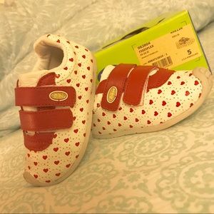 Pair Of Baby Girl Sz 5 Sneakers white/red hearts
